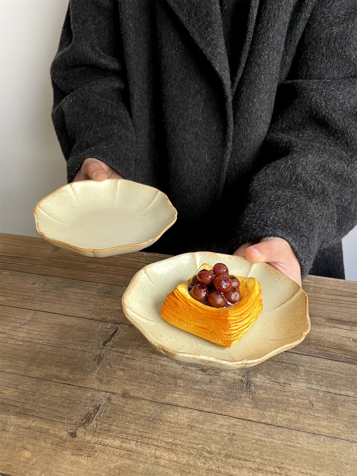 

Japanese Style Ceramic Flavor Plate Yellow Oval Dessert Tea Snack Plate Hand-Painted Floral Pattern Home Use Bone-Drying Plate