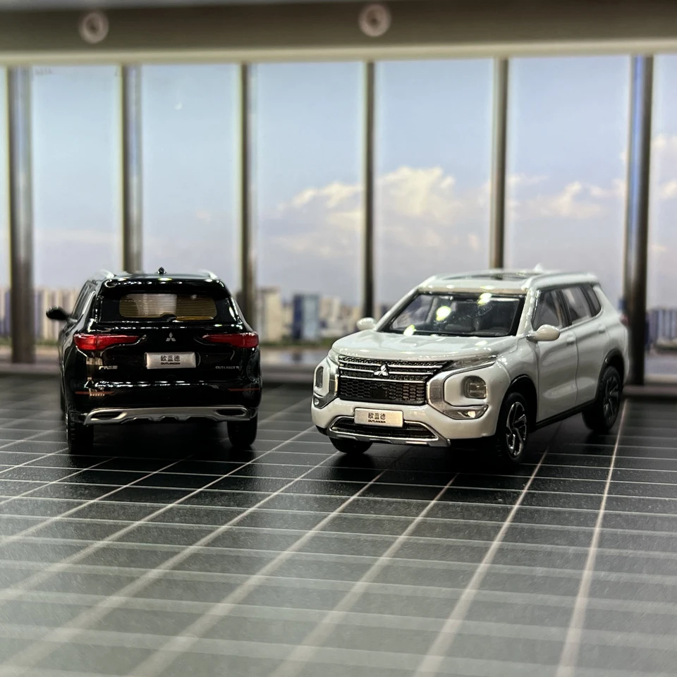 1:64 Mitsubishi Outlander SUV 2023 Alloy Car Diecasts & Toy