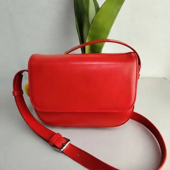 Red Underarm Bag Single oulder Bag Versatile Tofu Handbag Ladies Small Bag Faionable Magnetic Bule Closure PU Leather