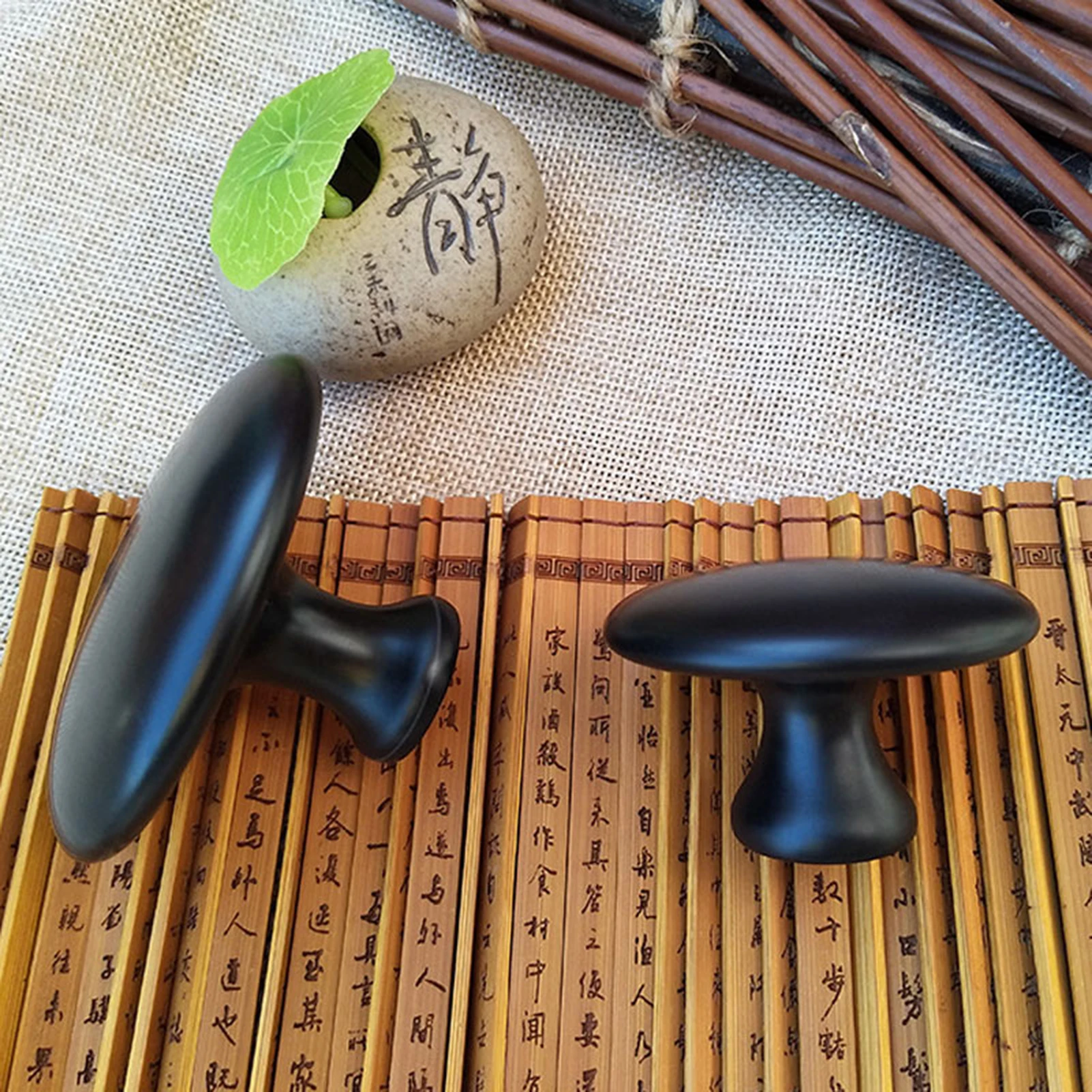 

Mushroom Shape Massage Stone Warmer Natural Basalt Hot Stone for Ladies Men Spa Massage Therapy