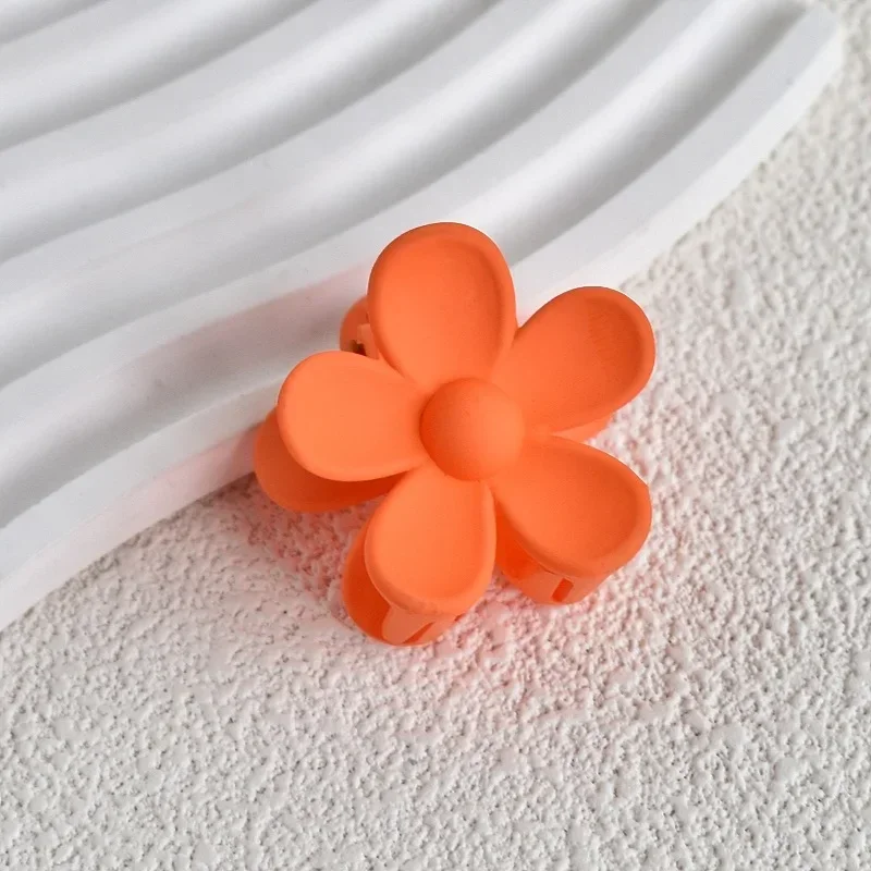 Mini Flower Ladies Multi-colored flower-shaped matte grip clip for ladies gift dates of all hair lengths and sizes