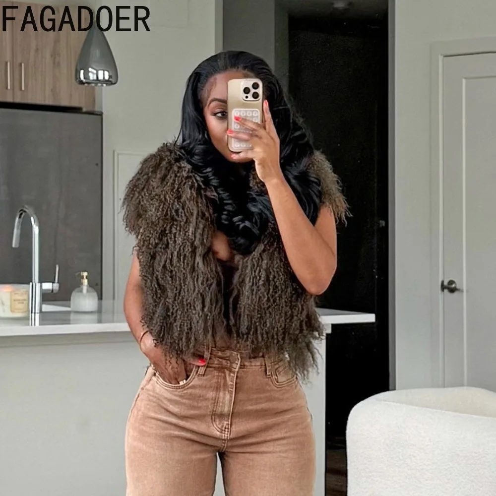 FAGADOER 冬の新ファッション毛皮パッチワーク Tシャツ女性のためのソリッドカラーホルターノースリーブバックレスクロップトップ女性ストリートウェア