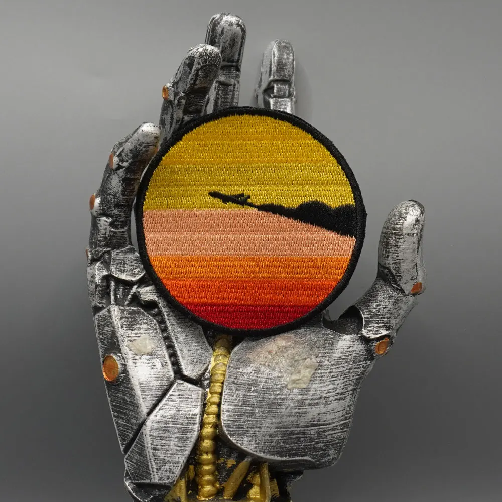 Taktische Stickerei-Aufnäher mit Kampfjets unter dem Sonnenuntergang, exquisit und hochwertig, für Kleidung geeignet, mit Haken oder zum Aufbügeln. – Detail 1