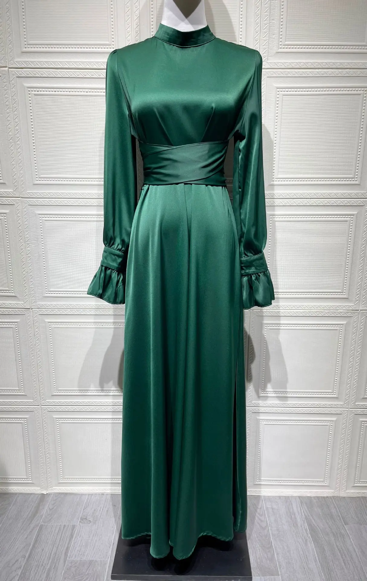 2025 Novo vestido de cetim feminino primavera e outono – manga comprida, manga bufante, cintura amarrada, cor sólida