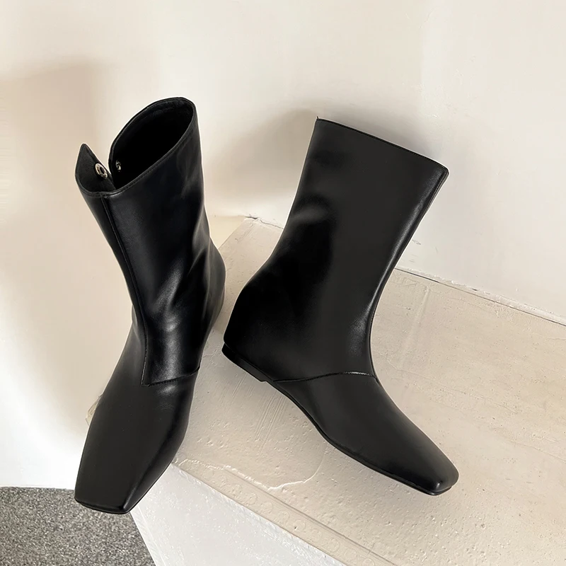 أحدث صيحات الموضة لعام 2025 أحذية نسائية من الجلد الأسود بنعل عريض متوسط الساق بمقدمة مربعة