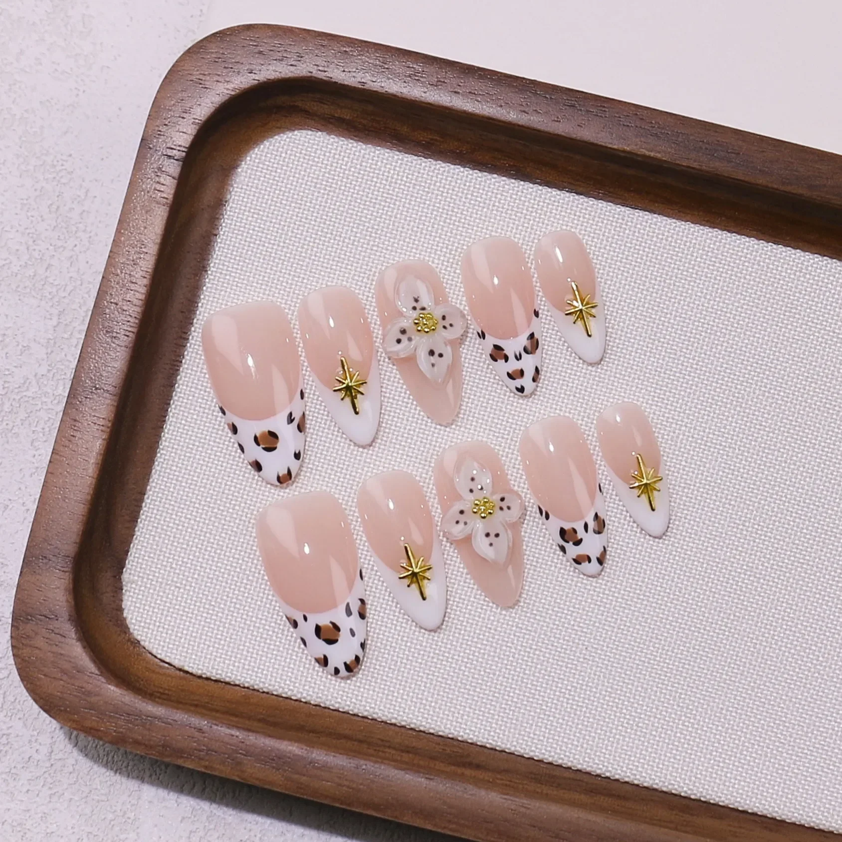 

10PCS Sweet Almond Handmade Press on Nails Full Cover 3D Flowers with Leopard Print Patterns French Fake Nails Simple Nail Patch