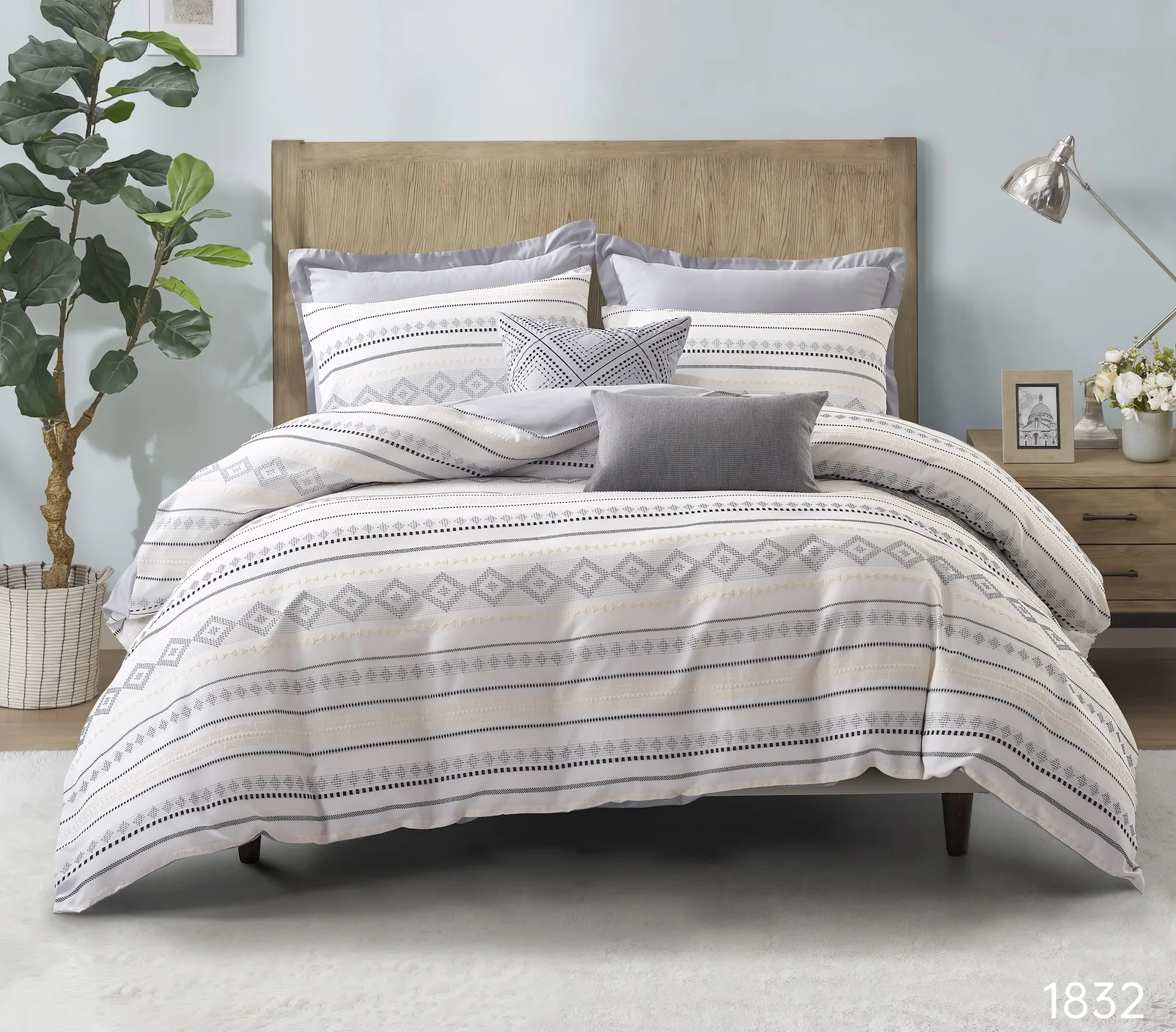 Nantong Hot Sale 8pcs  Microfiber 90gsm Printing Comforter Set Filling 300gsm