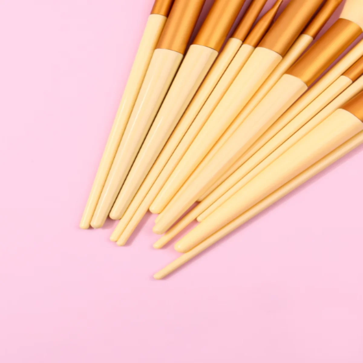 13pcs yellow makeup brush set, flannelette bag, portable eye shadow set, powder brush tool+soft, dry and wet makeup egg