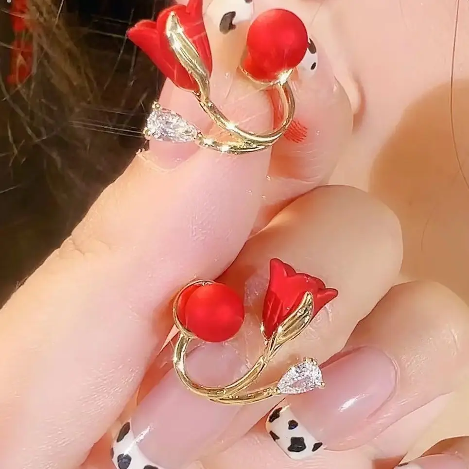 Pendientes de lujo de moda coreana para mujer, flor de tulipán rojo, Perla de imitación, pendientes dulces elegantes para mujer, pendientes de botón 2023