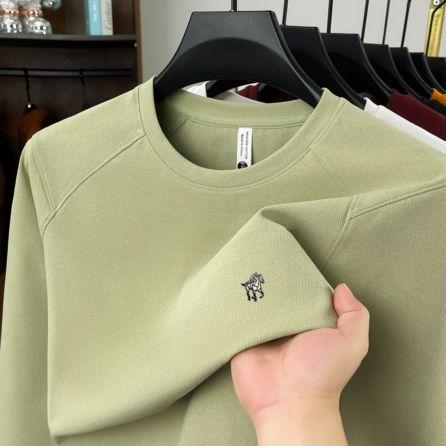High end personality pony embossed men's sweatshirt fashion luxury brand autumn designer new round neck casual comfort pullover