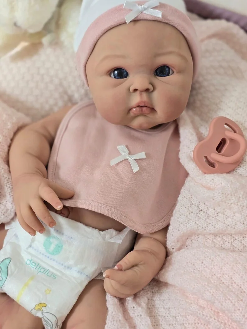 Lifelike Open Eyes Reborn Baby Doll, Made of Soft Silicone,18 Inch, lovely, with Random clothes, as a Birthday Gift for Children