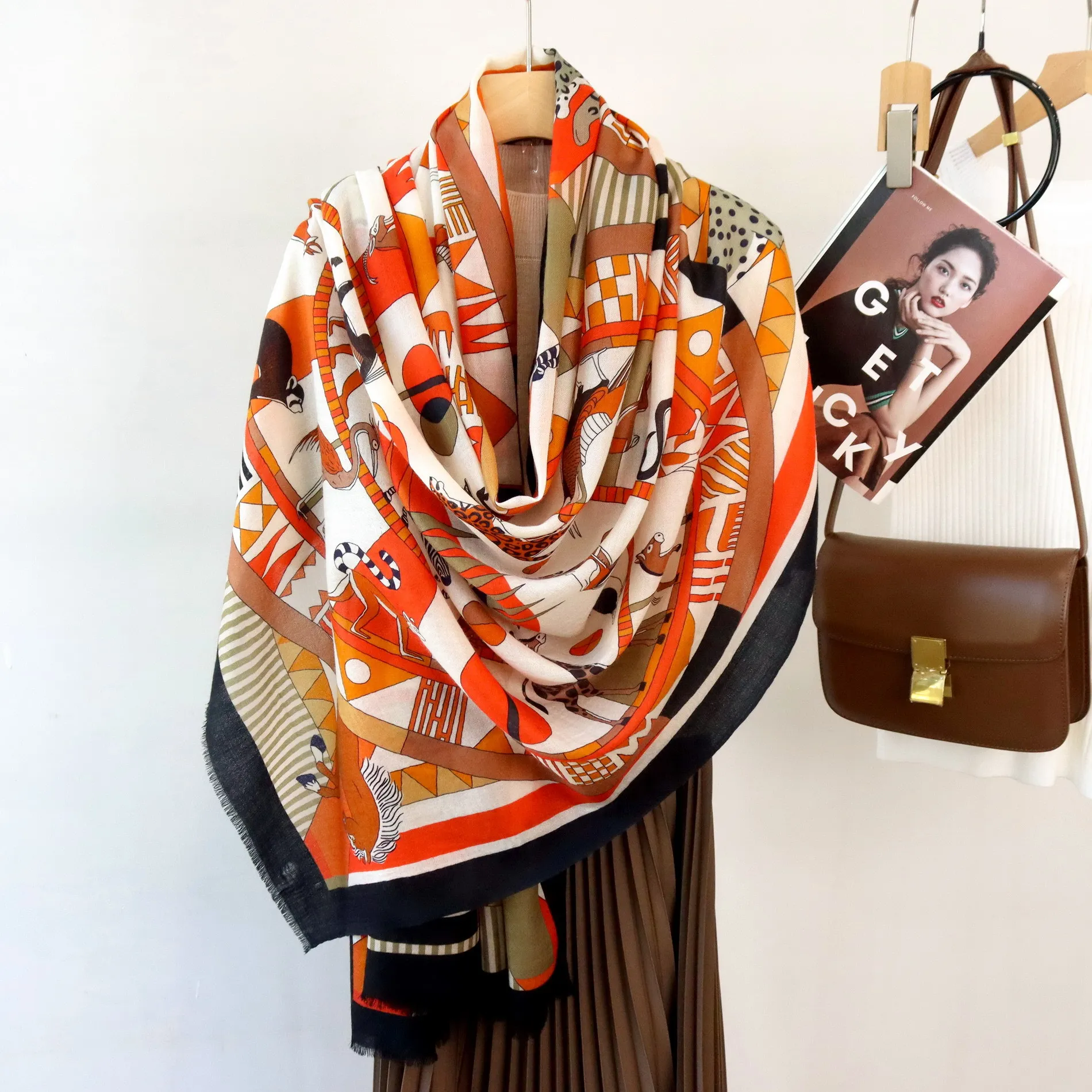 High-end Elegant Women's Exquisite Animal-themed Gathering Print Quality Water-soluble Wool Hand-fringed Long Scarf Shawl