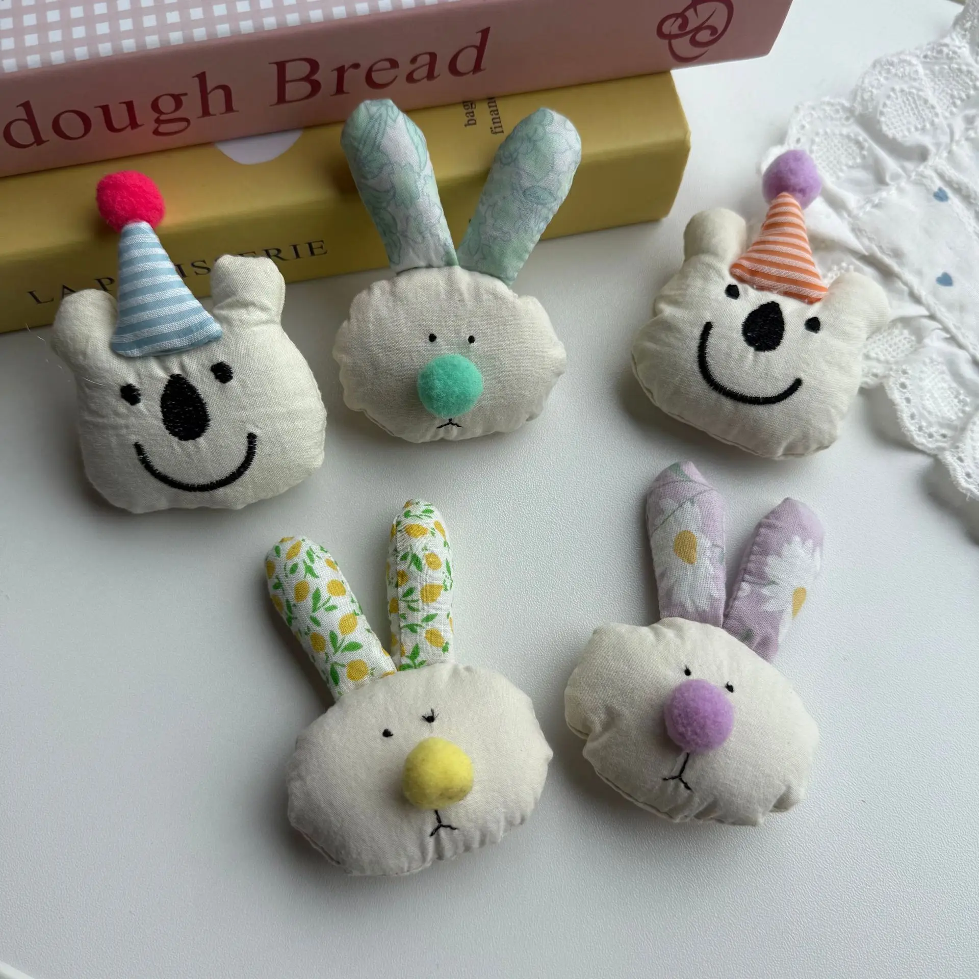 

Soft Fabric White Bear Party Hat Plush Toy for Kids Hat Shoe Sock Hair Clip Backpack Embellishment Versatile Cute