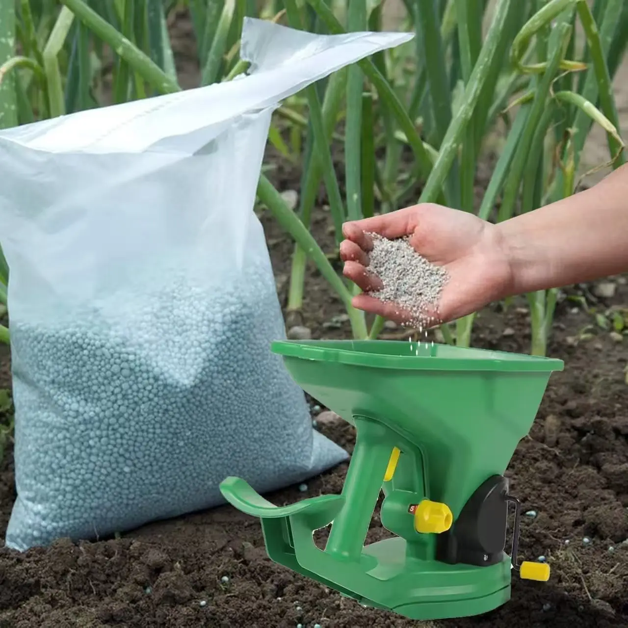 Gardening Seed Spreader Manual Seeder 1.5L Capacity with 5 Gears Adjustable for Sowing Fertilizing Melting Snow for Garden Lawn