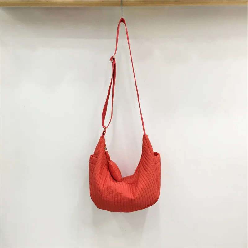

YIFAN Shoulder Bag for Women Soft Tote Handbag Purse Quilted Cross Body Bag Solid Color Bubbles Hobo Bag Winter 2025