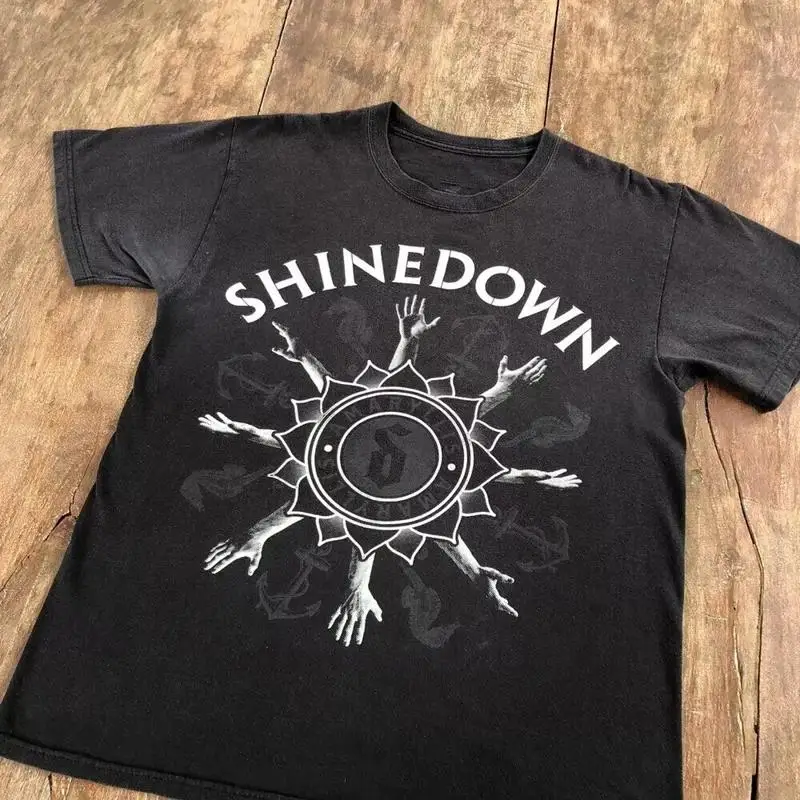 Camisa de manga corta de color negro de la gira de la banda Shinedown