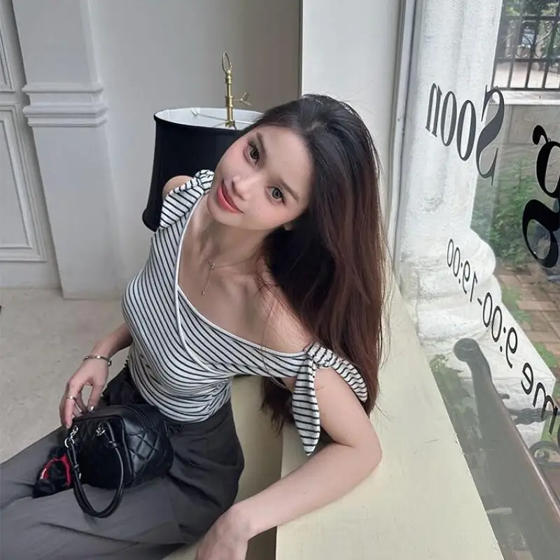 French Style Striped Off-Shoulder Short-Sleeved Hot Girl T-Shirt for Summer Simple Style Students Can Wear Outdoor When Shopping
