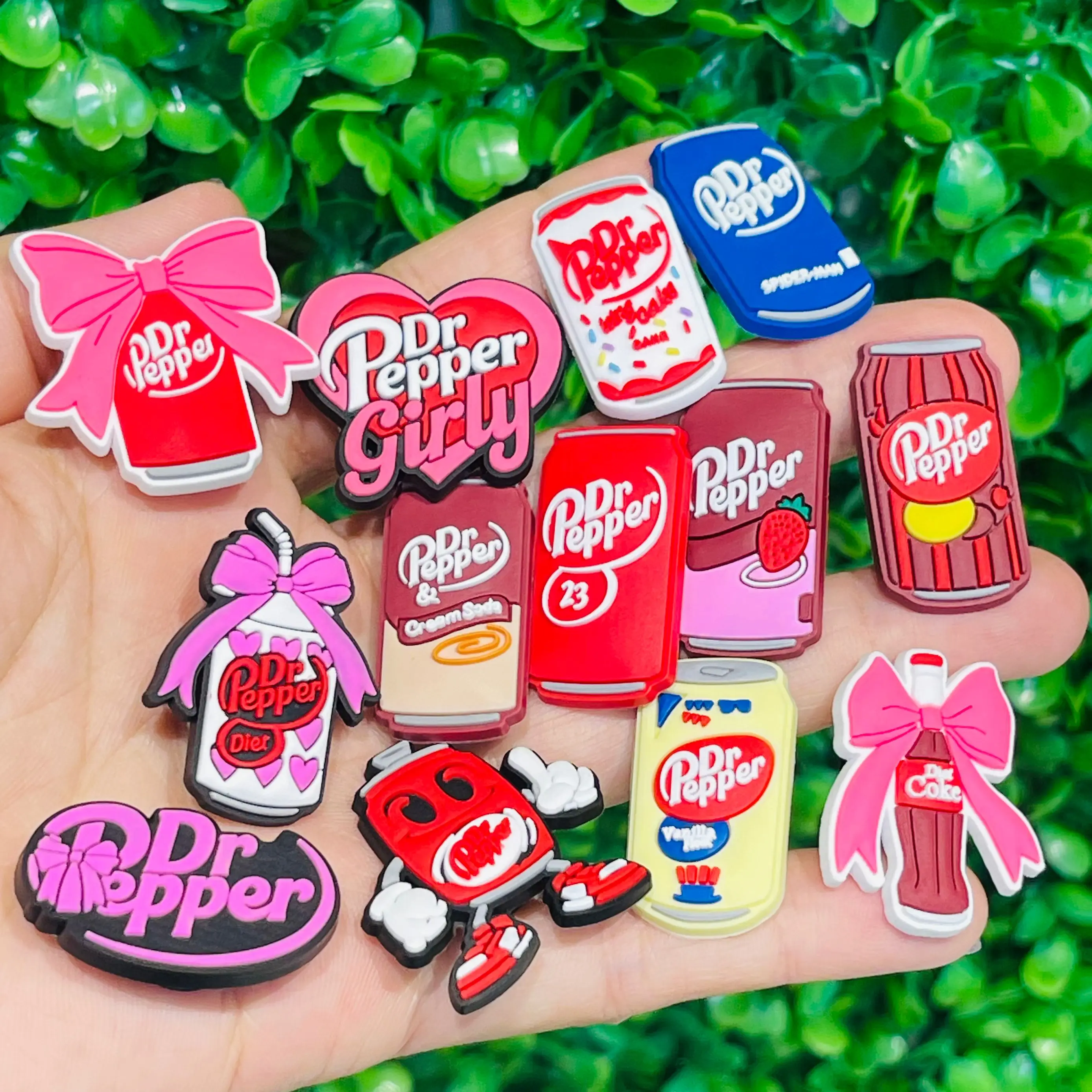 13-100 Uds Dr pimienta botella de refresco bebida adornos para zapatos accesorios de PVC DIY zapatos hebilla decoraciones ajuste pulsera regalos de fiesta para niños