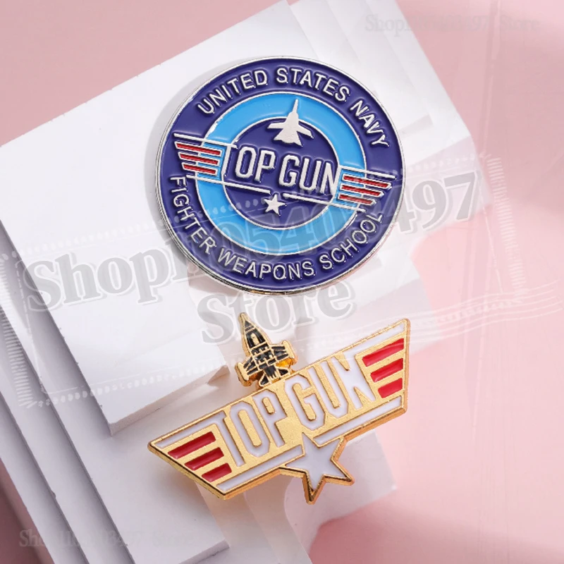 Top Gun 40th Anniversary Collectible Set Keychain & Enamel Pin Maverick Pilot for Movie Fans