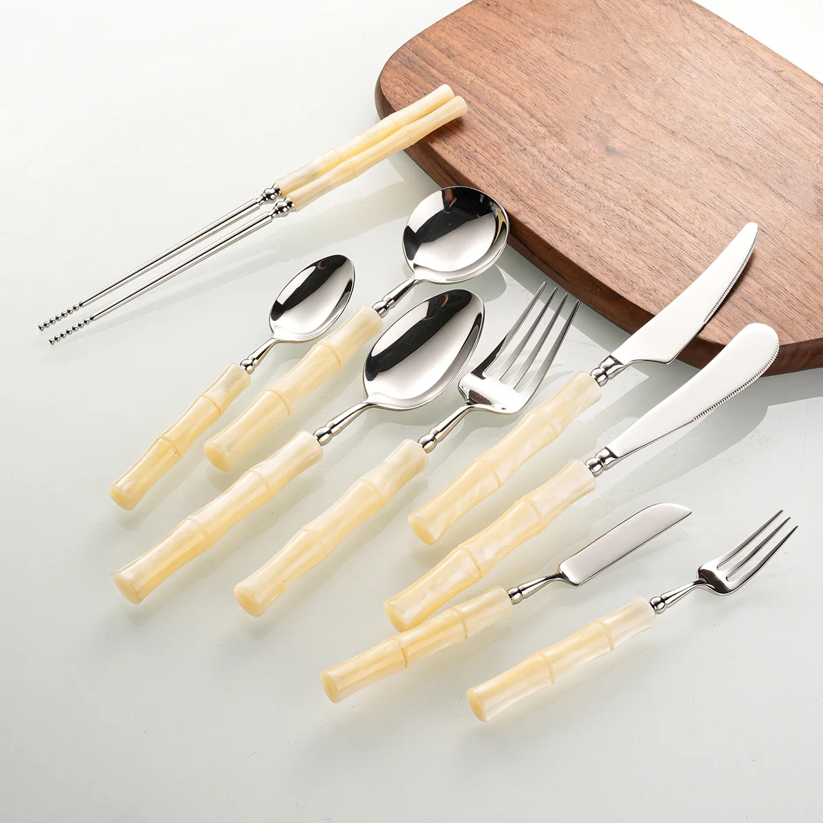 Acrylic Pearlescent White Bamboo Handle Western Tableware Set 304 Stainless Steel Steak Knife Fork And Spoon High-Looking