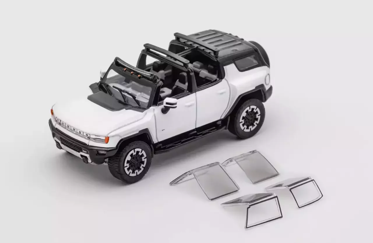 GCD 1:64 White EV ORV SUV Sports Model Diecast Metal Car Diecast Metal Car Collection Limited Editon Hobby Toys