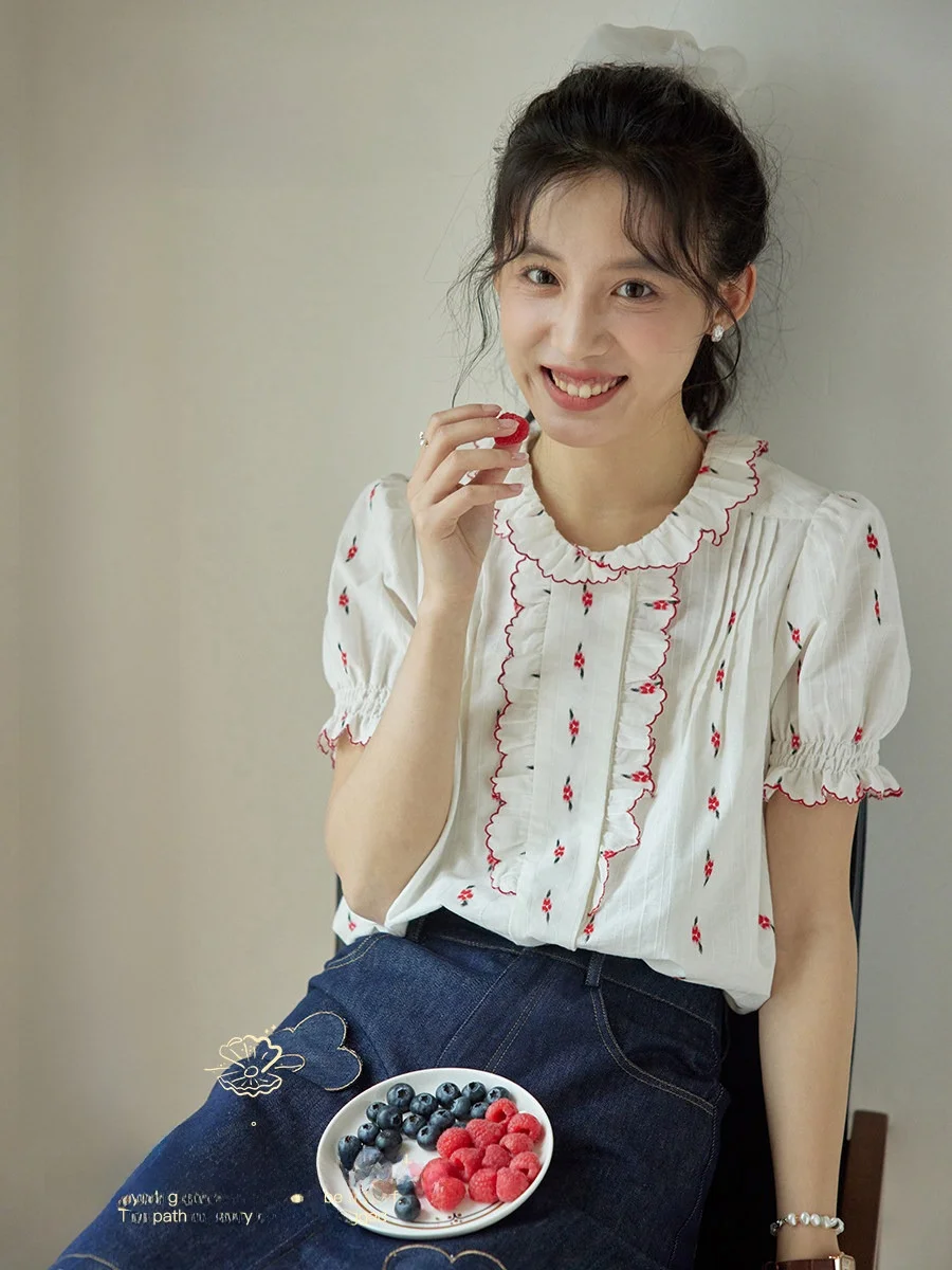 

Retro Embroidered Bubble Sve ort irt Nov Et Pure Cotton Floral Print Button Front Wide Plaet Lace Collar Top