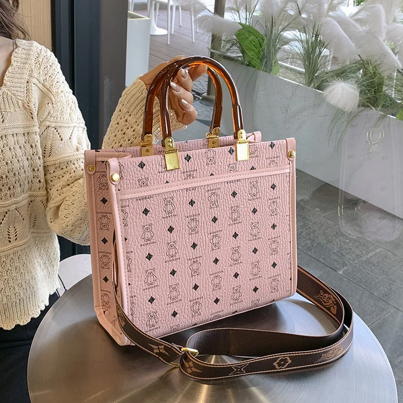 

Просторная большая сумка 2025 года, кошелек на плечо с винтажным принтом для женщин, модная сумка через плечо, универсальная сумка большой вместимости для путешествий ​