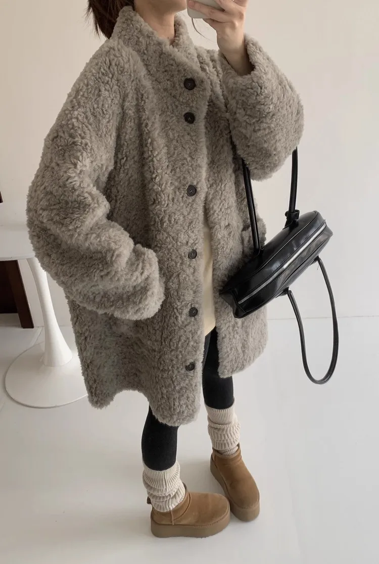 معطف فرو شتوي غير رسمي موديل 100% من Lambhair معطف فرو متكامل للنساء بياقة واقفة ونمط متوسط الطول #3