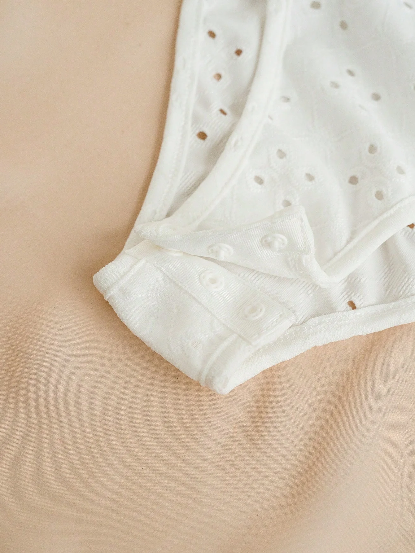 ملابس سباحة نسائية مثيرة ذات قصة منخفضة من Peplum برباط وأكمام قصيرة قطعة واحدة ملابس سباحة عصرية مناسبة للنساء العصريات