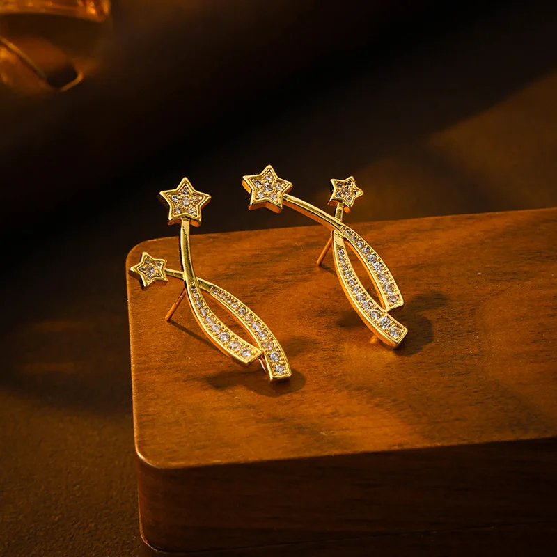 New model micro-set with zirconium star-shaped earrings with five points in S925 silver, a sweet accessory for your ears.