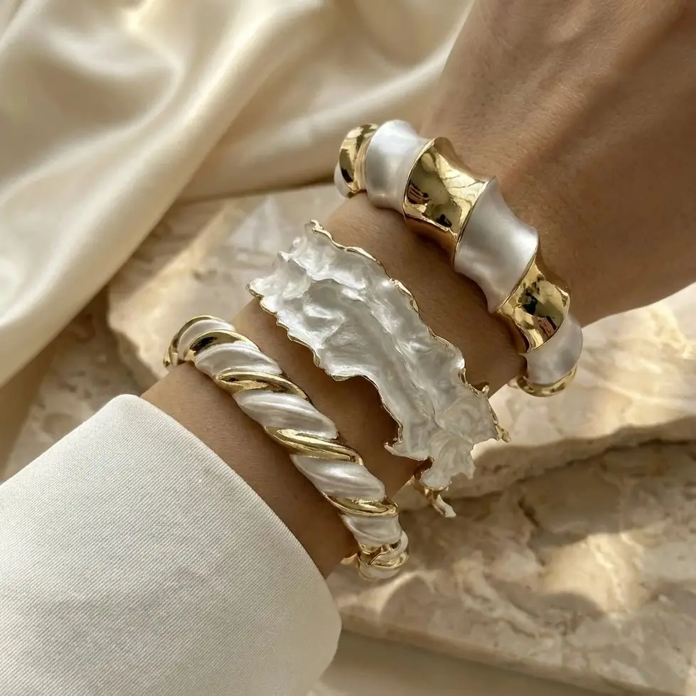 Vintage Punk Irregular White Enamel Chunky Bangle For Women Exaggerated Metal Big Flower Wide Wrist Bangle Hip Hop Party Jewelry