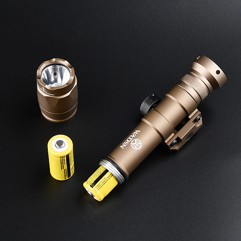 WADSN M600 M600C SF Scout Light 600LM Metal LED White Tactical Flashlight Weapon Hunting Searchlight Hanging Lamp