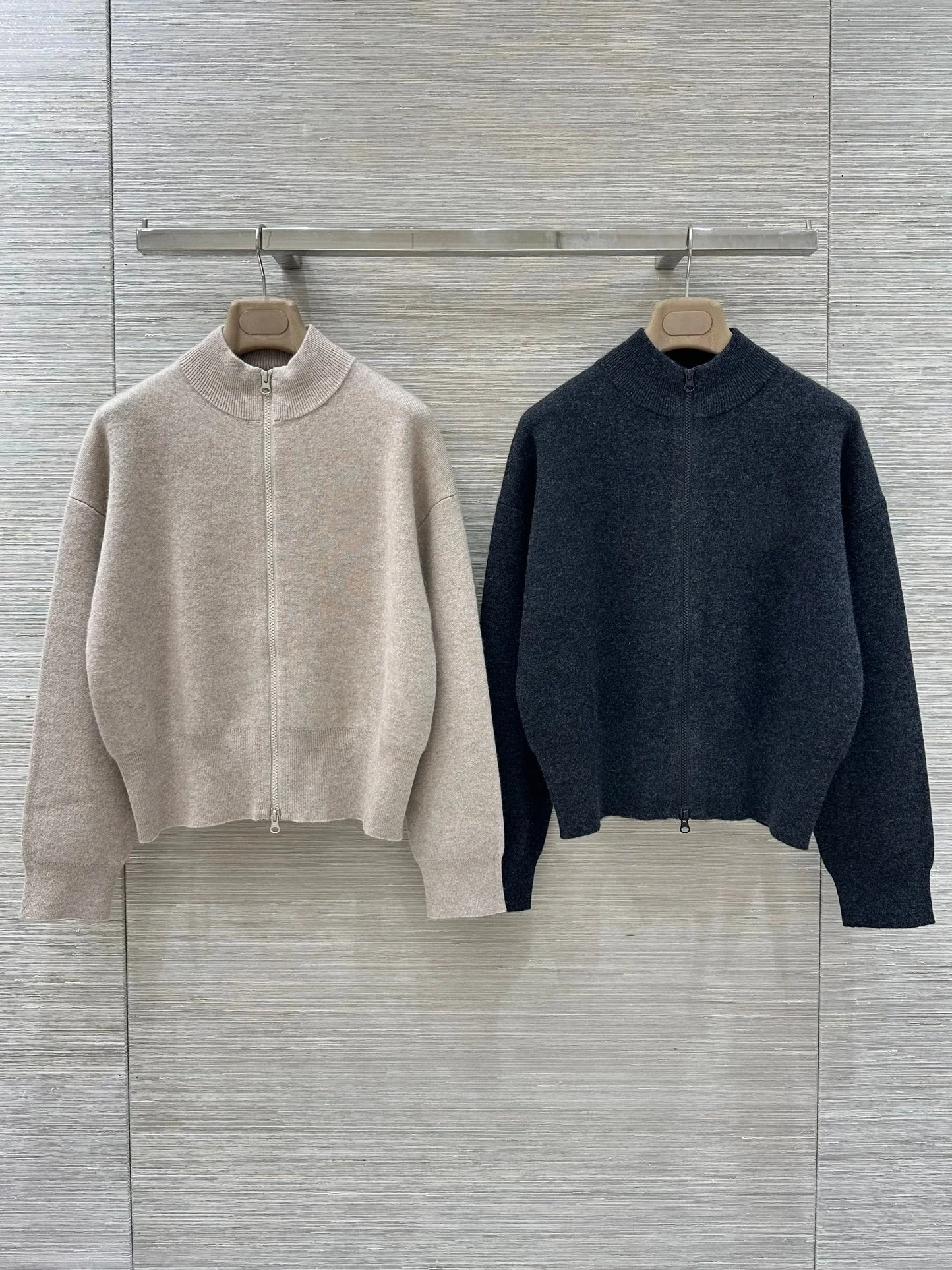

Women's Knitted 2-Piece Set Beaded Badge Embroidery Stand Collar Long Sleeve Cardigan + Elastic Waist Straight Pants Casual Suit