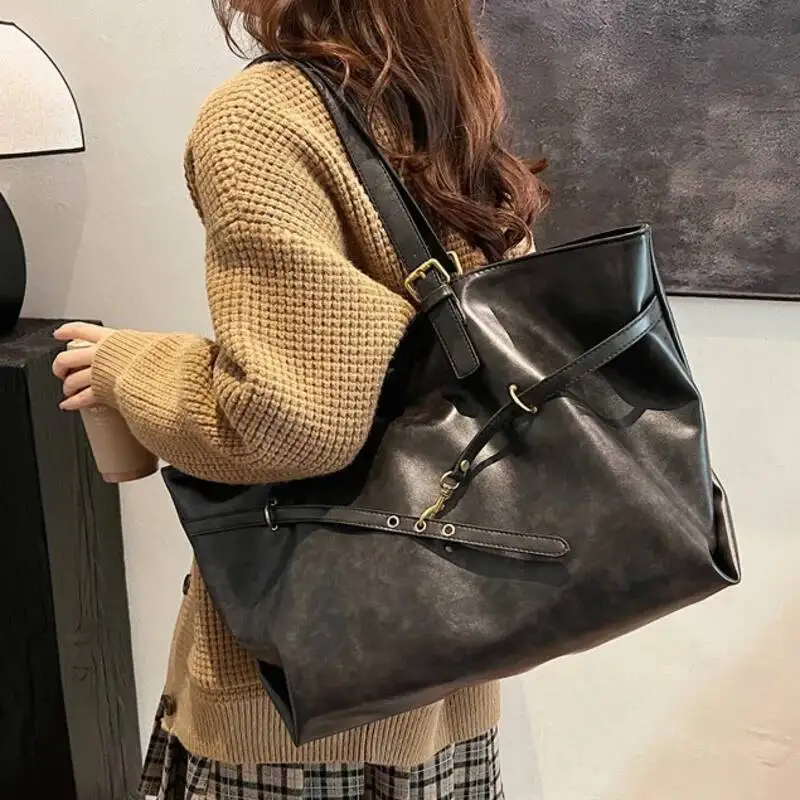 Brown Large Capacity Vintage Tote Bag Metal Buckle Decor Casual Shoulder Bags Versatile Commuter Handbag Women's Elagant Bag image 4