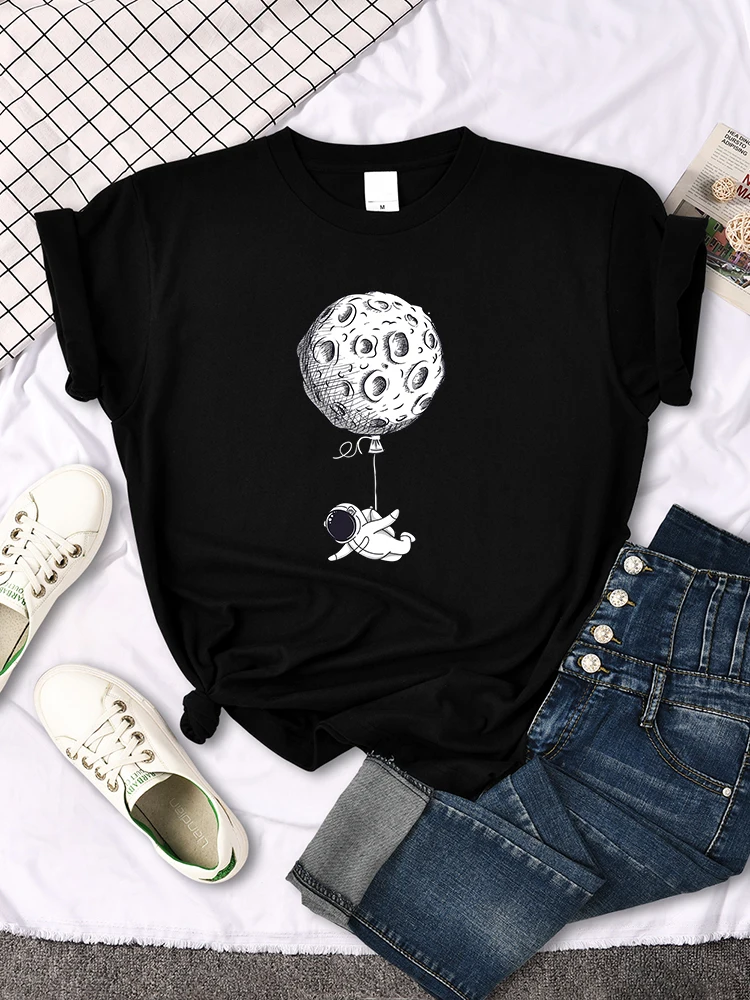 T Shirt Balloon Moon Astronaut Cartoon Image Printing Tshirt For Woman Hip Hop Fashion Tops Vintage High Quality Women's T-Shirt