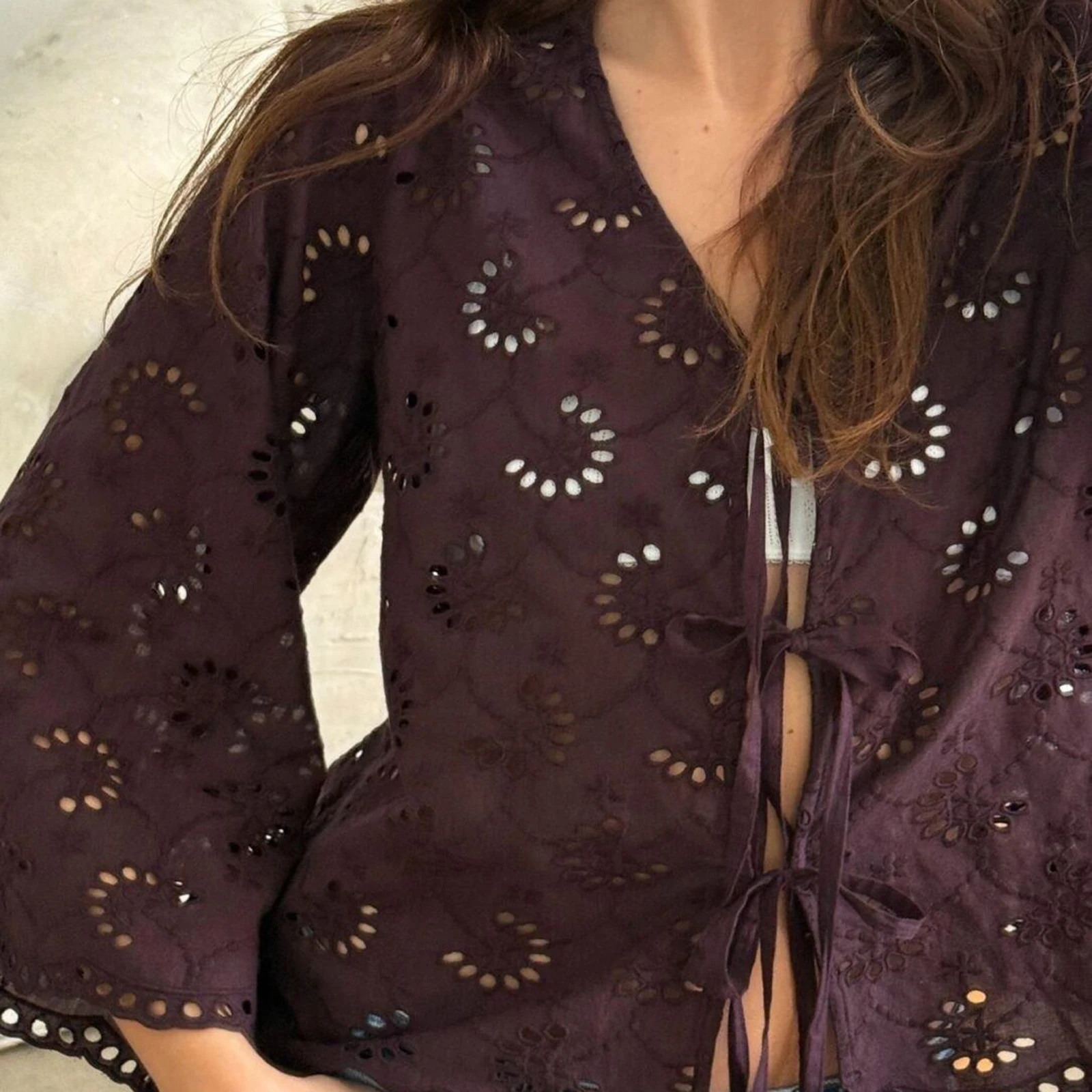 

2025 Women's Lace Up Eyelet Hollow Out Blouse Fashionable Solid Color V Neck 3/4 Sleeve Loose Tie Front Tops
