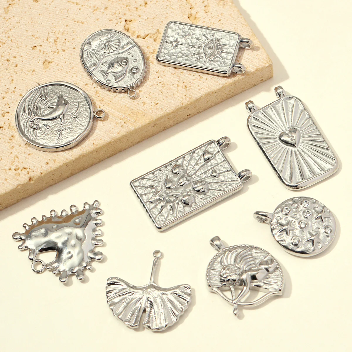 3pcs/Lot Stainless Steel Lucky Poker DIY Charms Ginkgo Leaf Rose Flower Necklace Pendants Woman Dolphin Fish Jewelry Wholesale