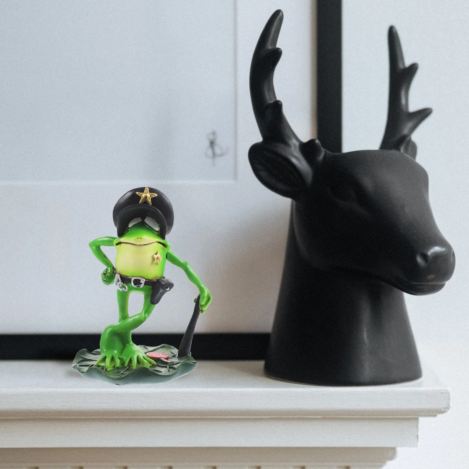 

Police Frog Ornament Resin Statue Creative Decor Desktop Animal Outdoor Mini Landscape Models Garden Decors Frog Figurine