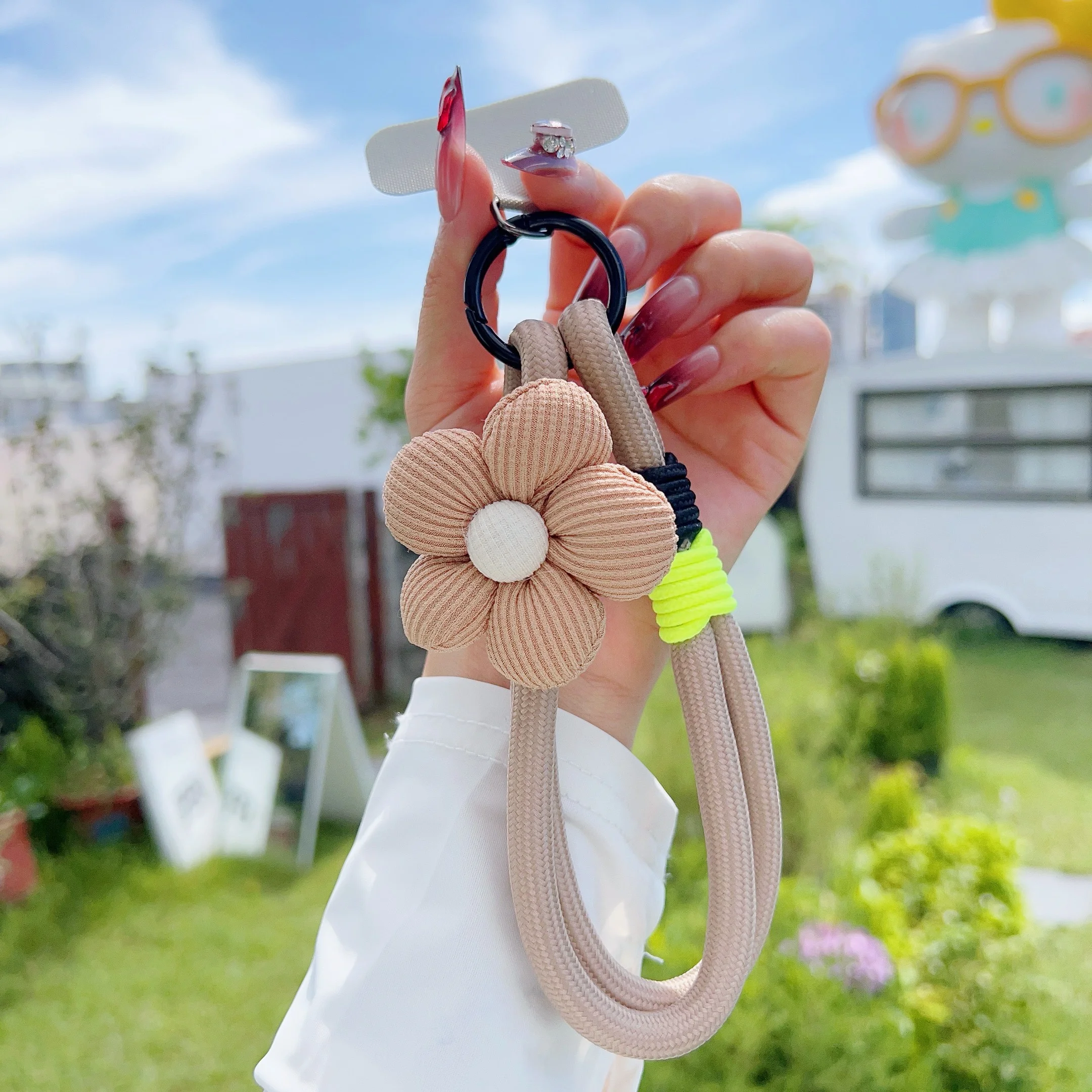 

Korea Y2k Ctue Flower Candy Color Phone Lanyard Simplicity Short Phone Strap Pearl Style Phone Chain Bracelet Phone Accessories