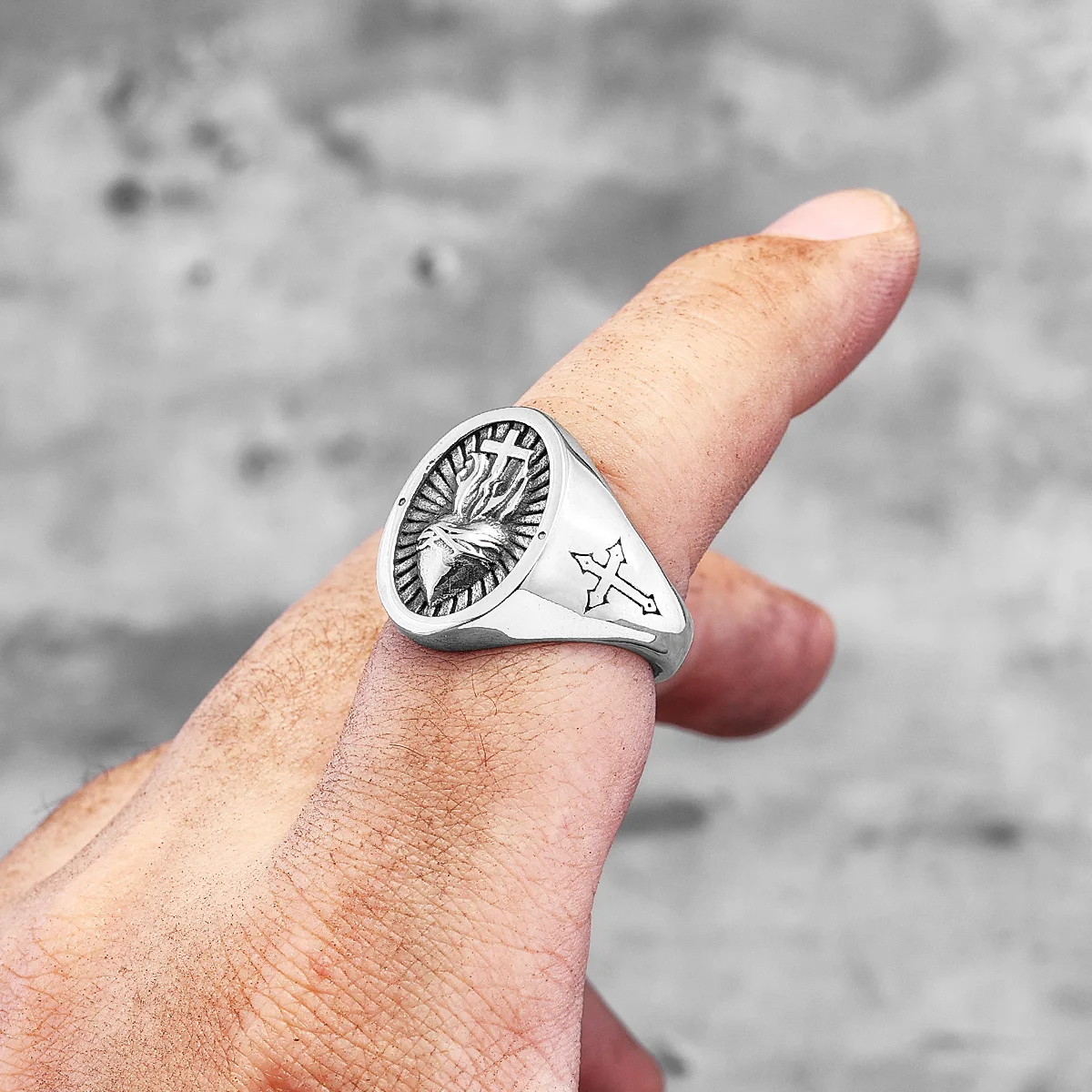 Heart of God Religious Cross S - огляд і ціна Chrome Hearts Ring