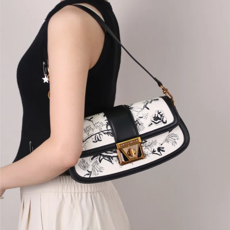 

French niche bag 2026 autumn new item, light luxury single shoulder armpit chain bag, fashionable heavy-duty embroidery stick ba