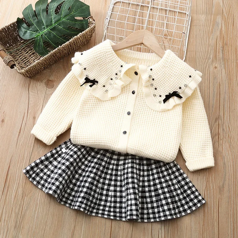 2024 New Childrens Clothing Treasure Bow Sweater Knitted Short Skirt Pearl Two Piece Set for Childrens Clothing