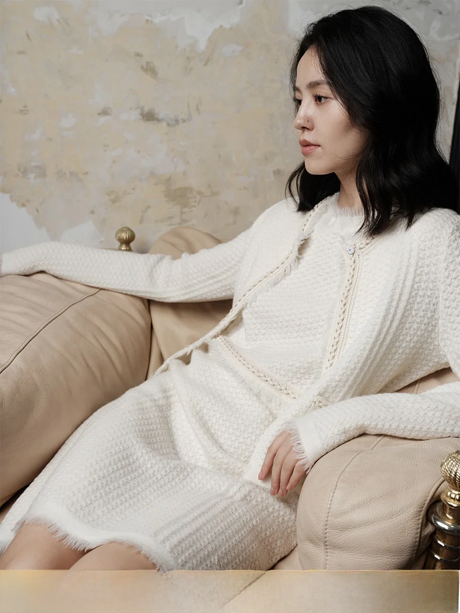 

Женский шерстяной вязаный комплект Chimei Rihai: укороченный кардиган, жилет и юбка — модный комплект из двух предметов в французском стиле, высокое качество, зимняя одежда