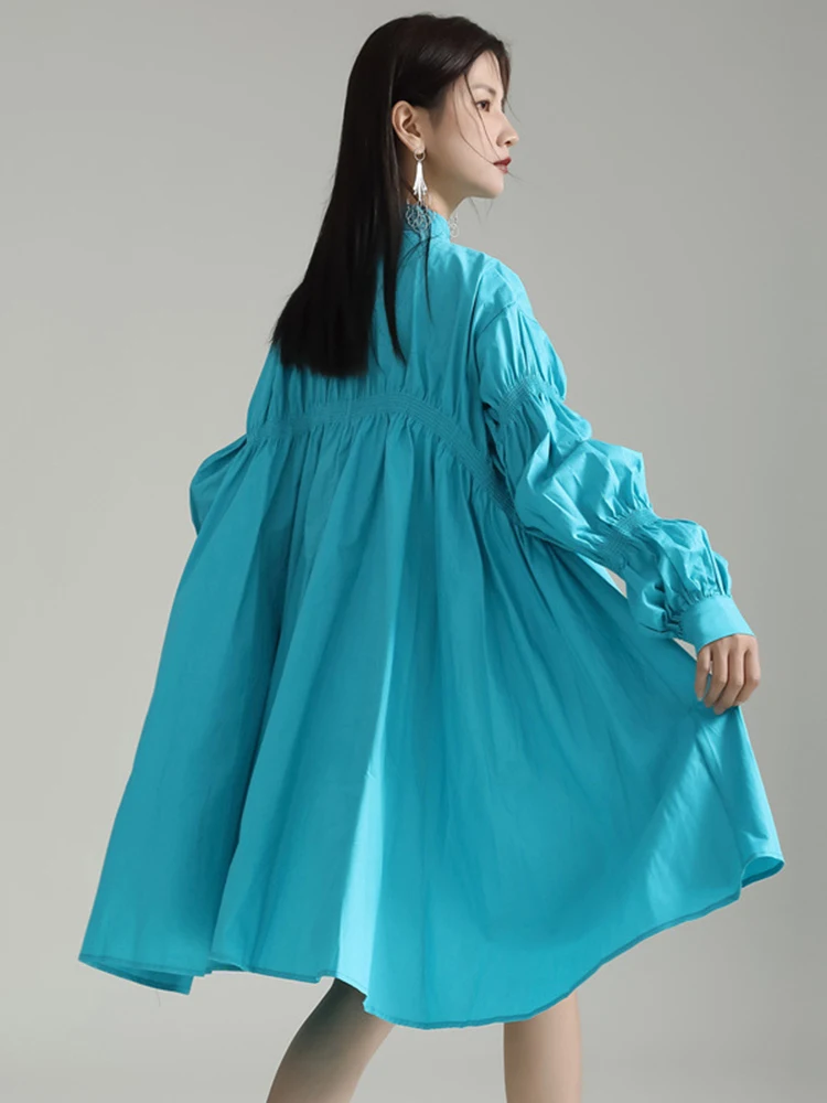 [EAM] Women Blue Irregular Pleated Big Hem Shirt Dress New Stand Neck Long Sleeve Loose Fashion Tide Spring Autumn 2024 1DF9549