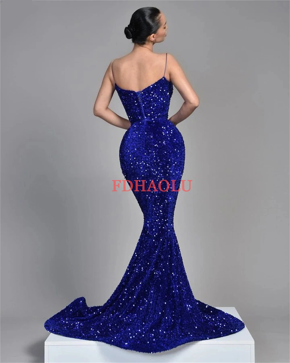 Customized Blue Glitter Mermaid Evening Dresses Bodycon Sequins Spaghetti Straps Celebrity Prom Dress Backless Shiny Party Gowns