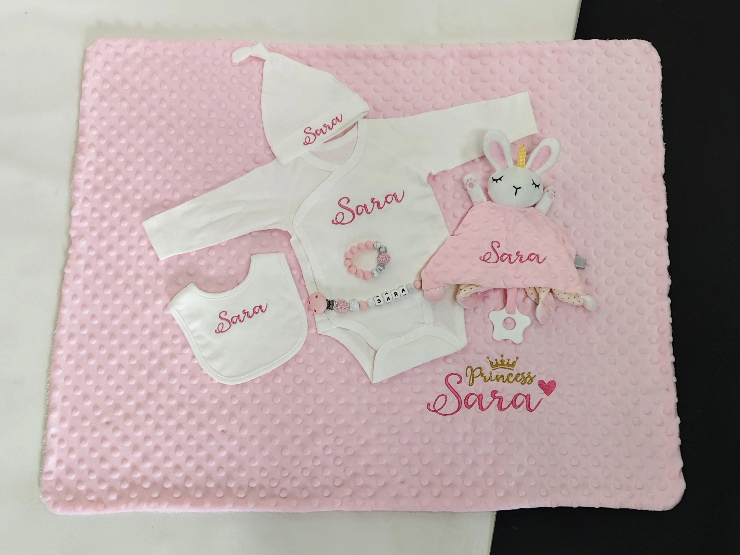 Personalized 6PCS Baby Birthday Gifts Set for Newborn Boy and Girl Custom Baby Security Blanket Onesie Bib Beanie Pacifier Clip