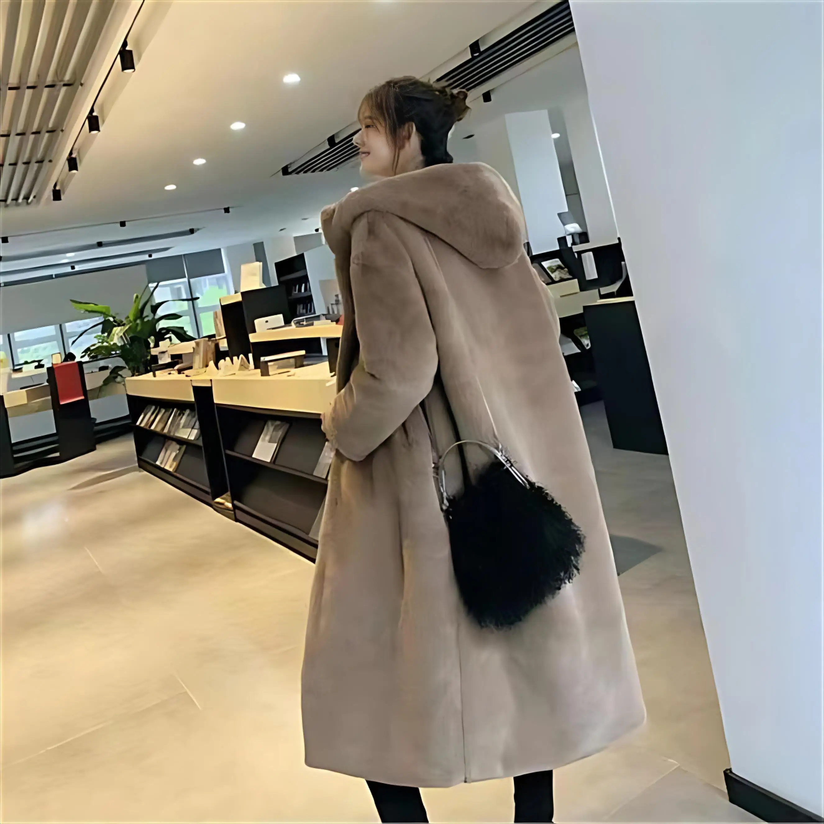 Damski płaszcz ze sztucznego futra, płaszcze damskie w kropki, średniej długości, uniform, damski, modny, casualowy, zwiewny, termiczny, wyszczuplający, z kapturem, asymetryczny, Ins