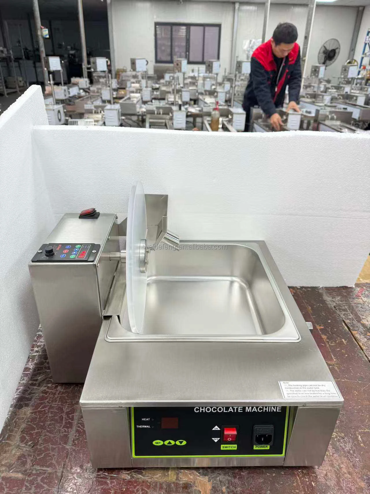 Commercial Automatic Chocolate Tempering Machine Stainless Steel Melting Pouring Coating Machine For Bakery