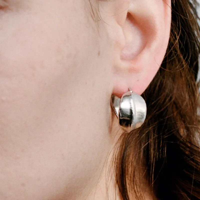 

Модные матовые золотые серебряные серьги для женщин, европейские и американские универсальные повседневные ювелирные аксессуары