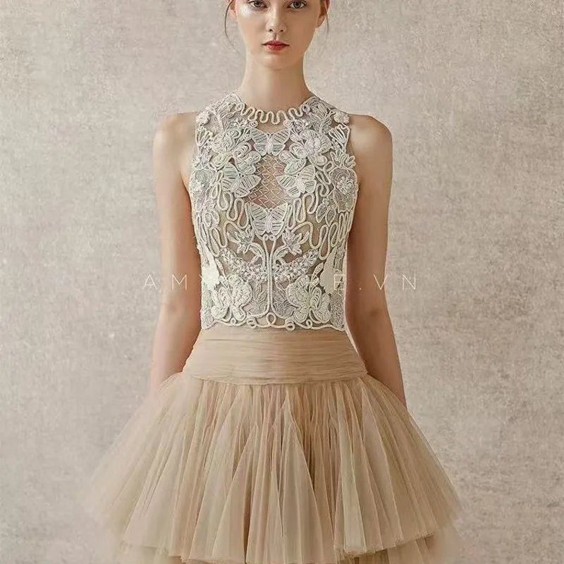 BEWQ فستان نسائي أنيق برقبة دائرية بدون أكمام مطرز شاش عالي الخصر فستان قصير للحفلات المسائية لخريف 2025 جديد